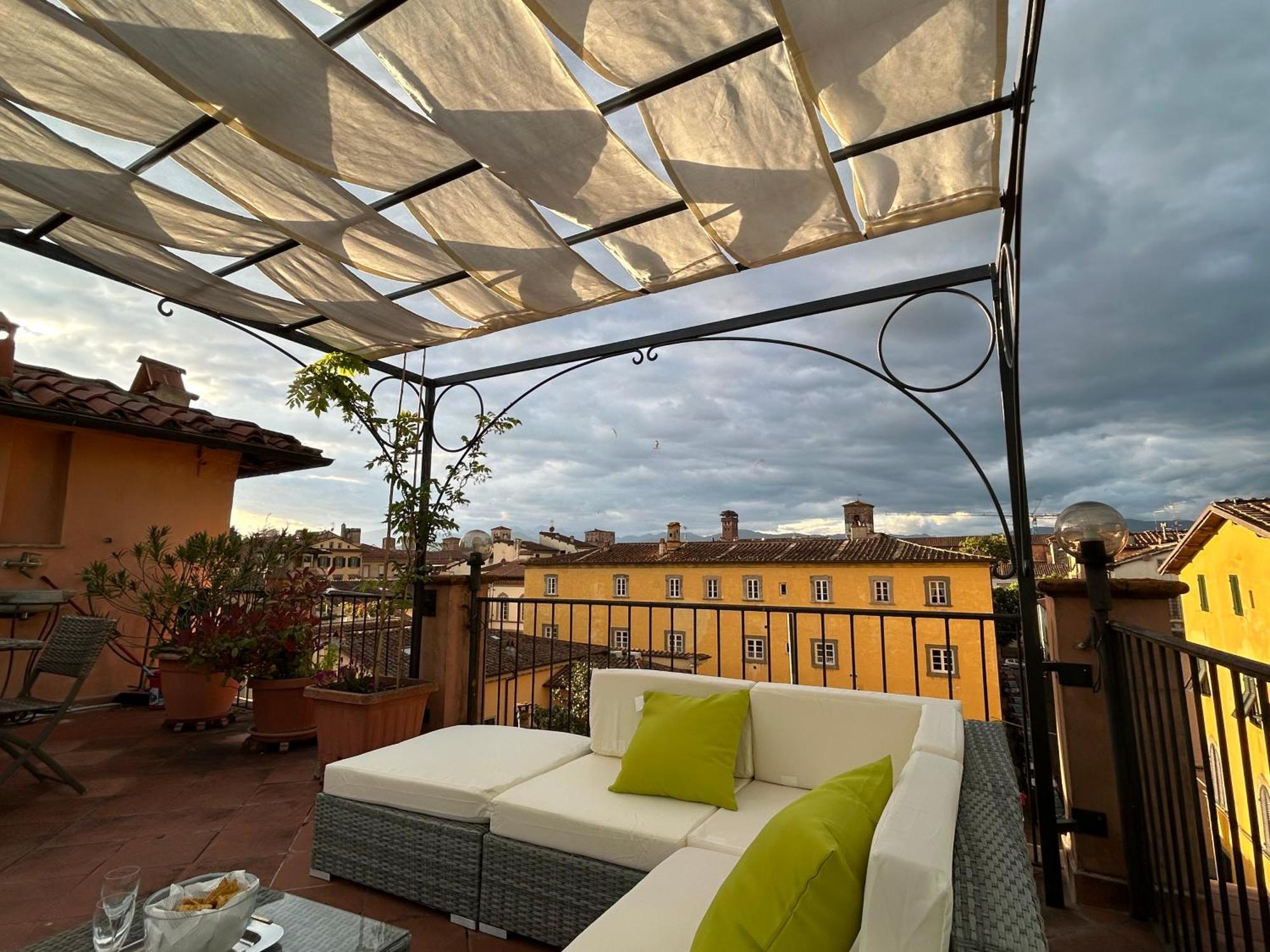 La Terrazza Fra Le Torri Apartment Lucca Exterior photo
