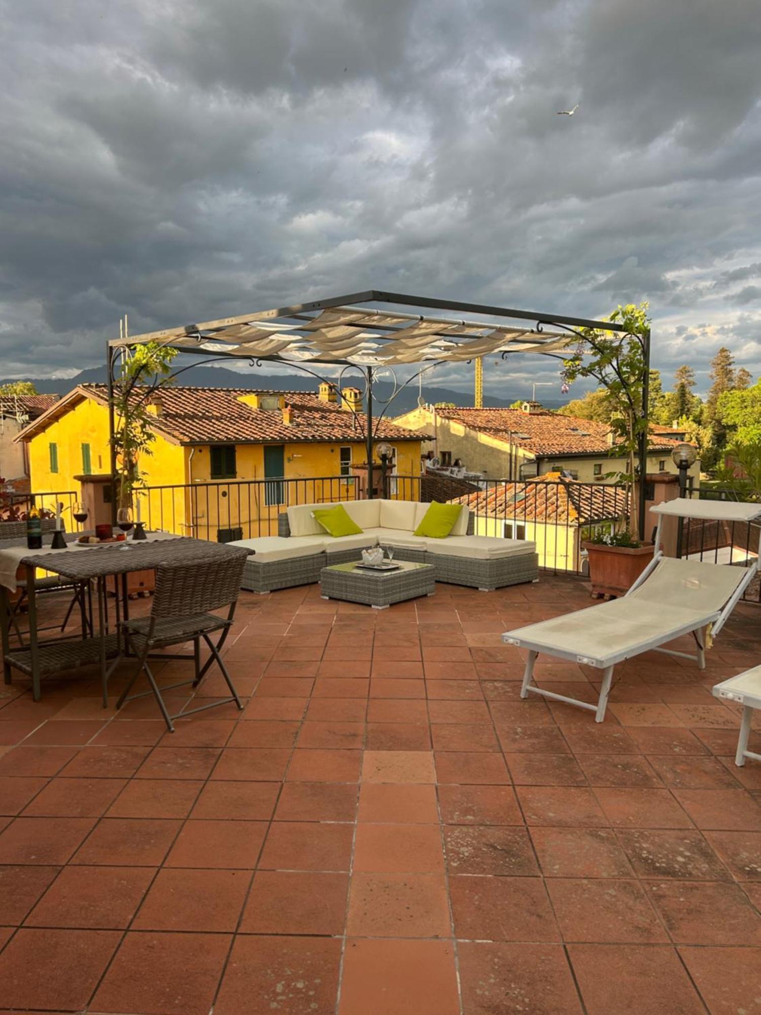 La Terrazza Fra Le Torri Apartment Lucca Exterior photo