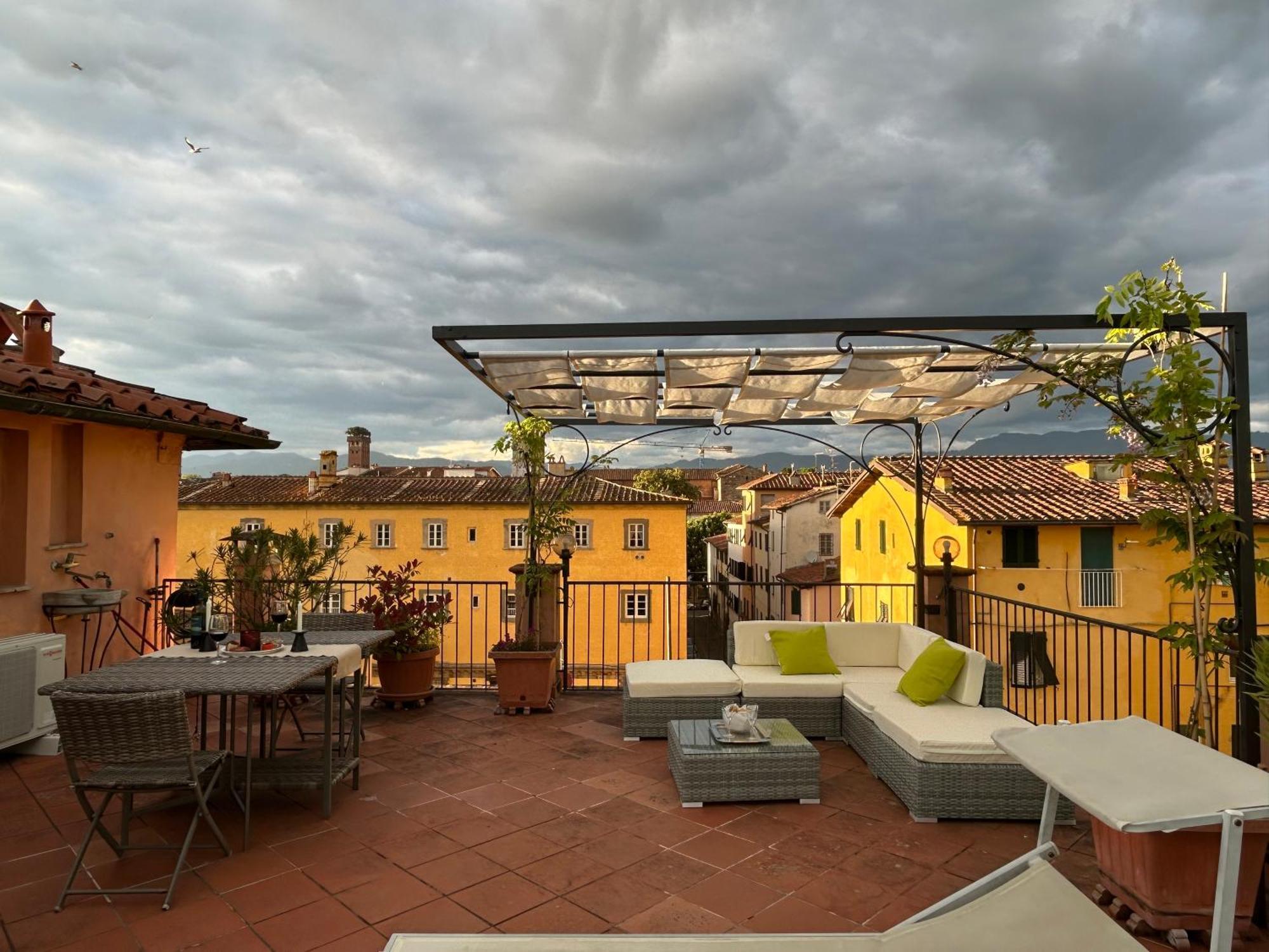 La Terrazza Fra Le Torri Apartment Lucca Exterior photo